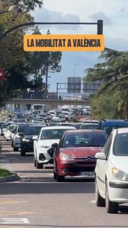 València bloqueada pels cotxes 🚗  #vlc #coche #contaminación #valencia #lunes #vuelta #trafico